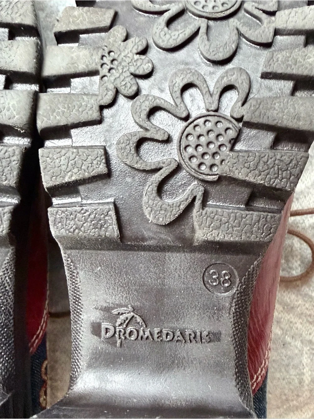 Dromedaris Kiara Whimsy Flowers Oxford Womens EU 38 Red Blue Embroidered - Picture 9 of 13
